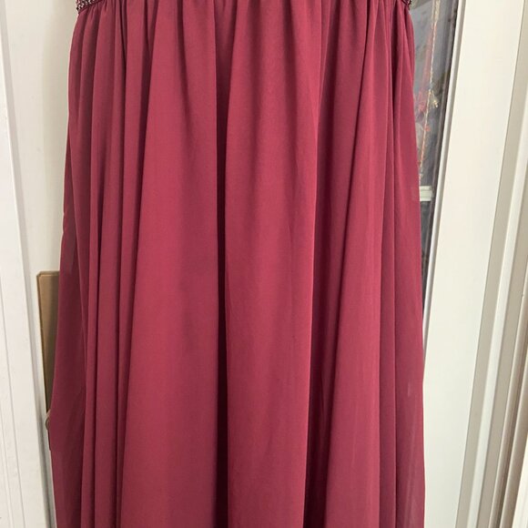 Gorgeous Wine Colored Morilee Halter Sequined Formal Gown Sz 16 Homecoming Prom - Picture 3 of 12